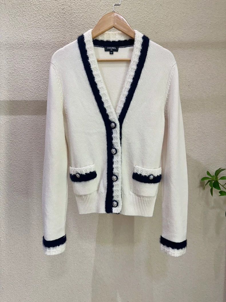 Chanel Chanel Snow show cashmere cardigan jacket Size XXS / US 00 / IT 34 - 1 Thumbnail