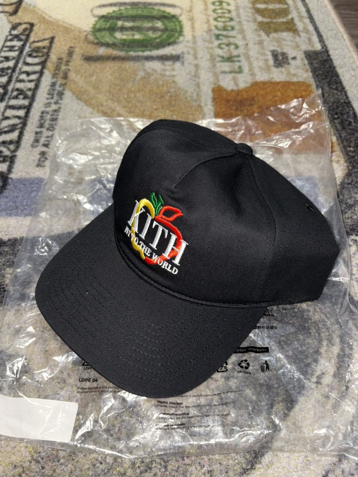 Kith NEW YORK TO THE WORLD TWILL BAY LOW PINCH CROWN HAT Size ONE SIZE - 1 Thumbnail