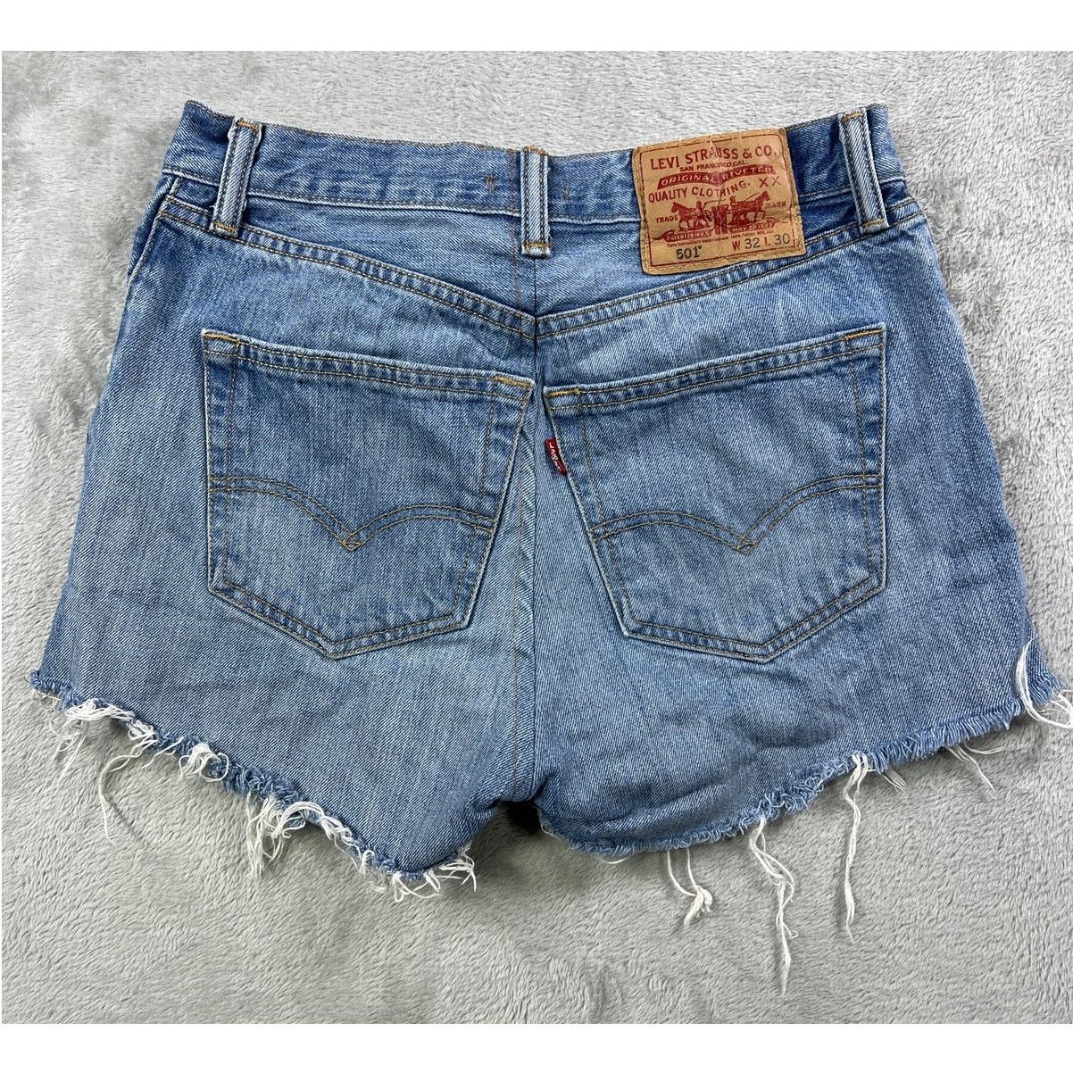 Nasty Gal Nasty Gal Levi’s 501 28 S Reworked Denim Cutoff Shorts Small Size 26" / US 2 / IT 38 - 4 Thumbnail