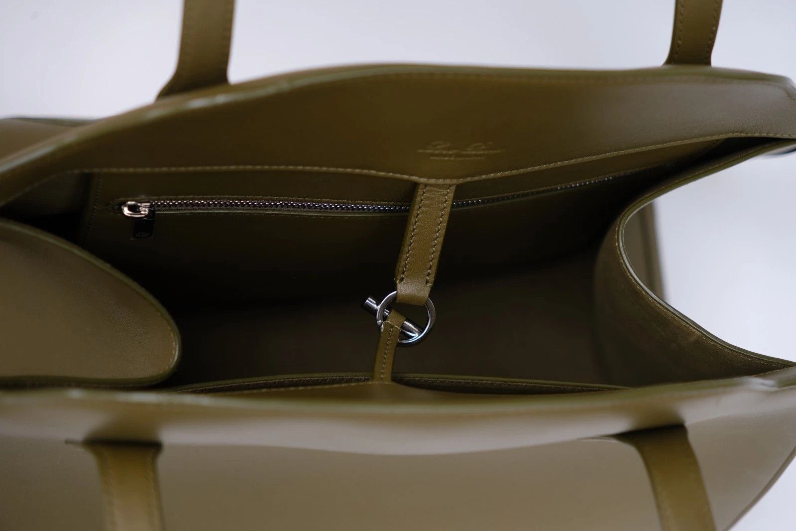 Loro Piana NEW Loro Piana Extra-Large Leather Tote Bag in Olive Green Size ONE SIZE - 6 Thumbnail