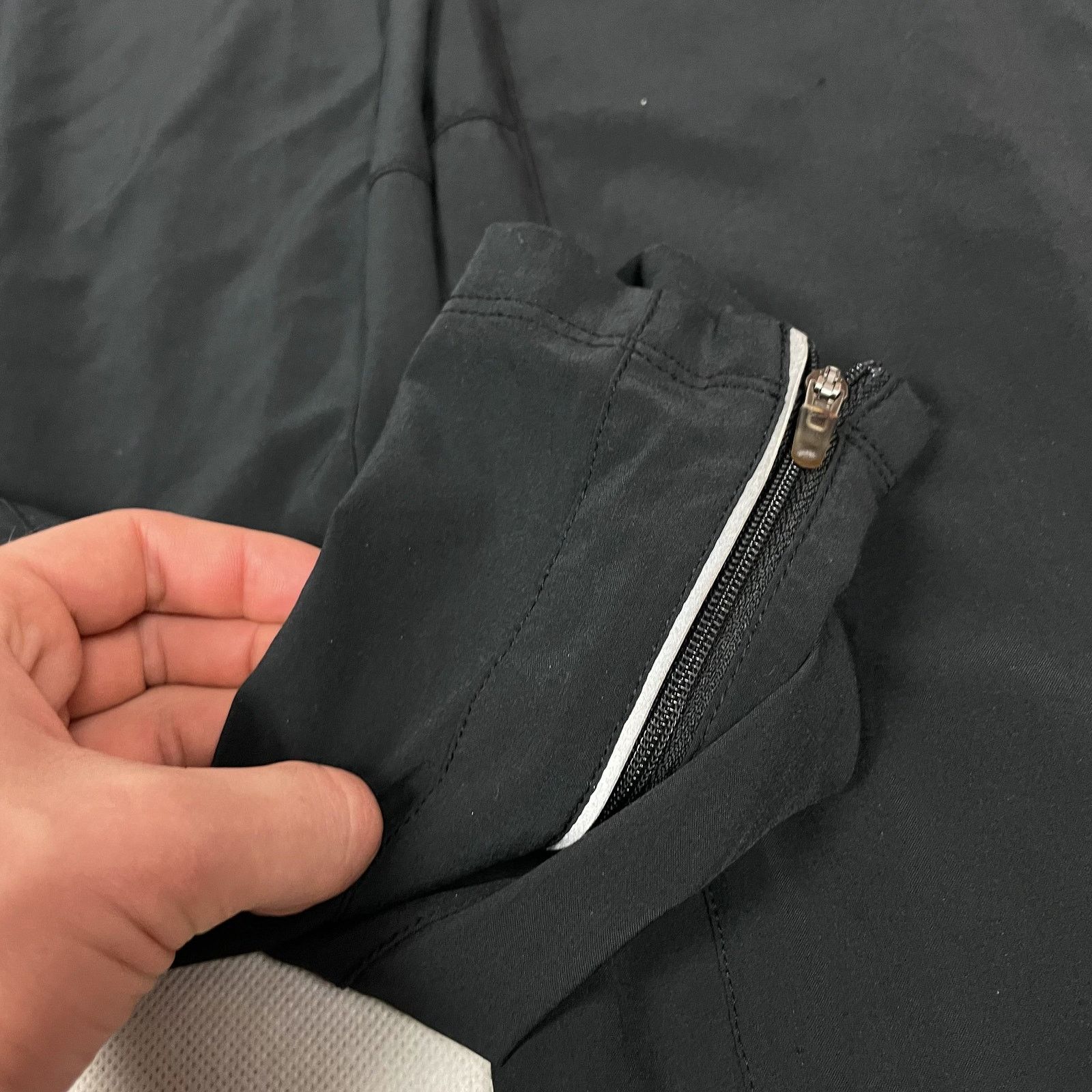 Nike × Vintage Nike Dri-Fit Womens Black Swoosh Ankle Zip Woven Pant Medium Size 30" / US 8 / IT 44 - 7 Thumbnail