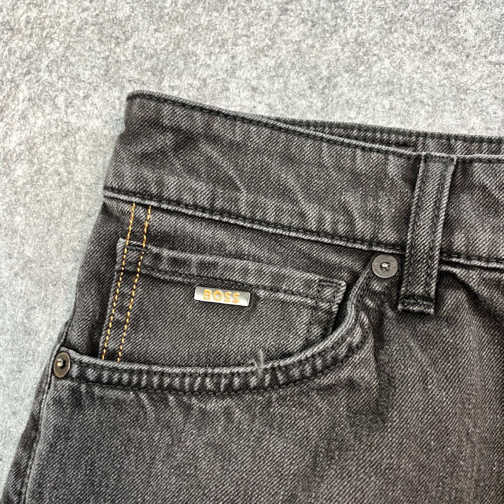 Hugo Boss HUGO BOSS Jeans Regular Tapered 34 32 Dark Wash Black Faded Stretch Maine Mens Denim 5-Pocket Design Comfort Easy Care Pockets Waist 34 Zip Size US 34 / EU 50 - 7 Thumbnail