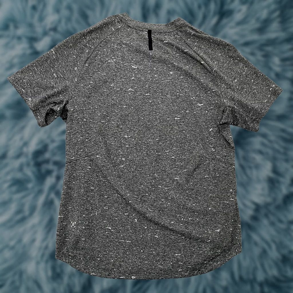 Lululemon Lululemon Shirt Adult Medium Gray Fresh Form Short Sleeve Workout Gym Mens M Size US M / EU 48-50 / 2 - 1 Thumbnail