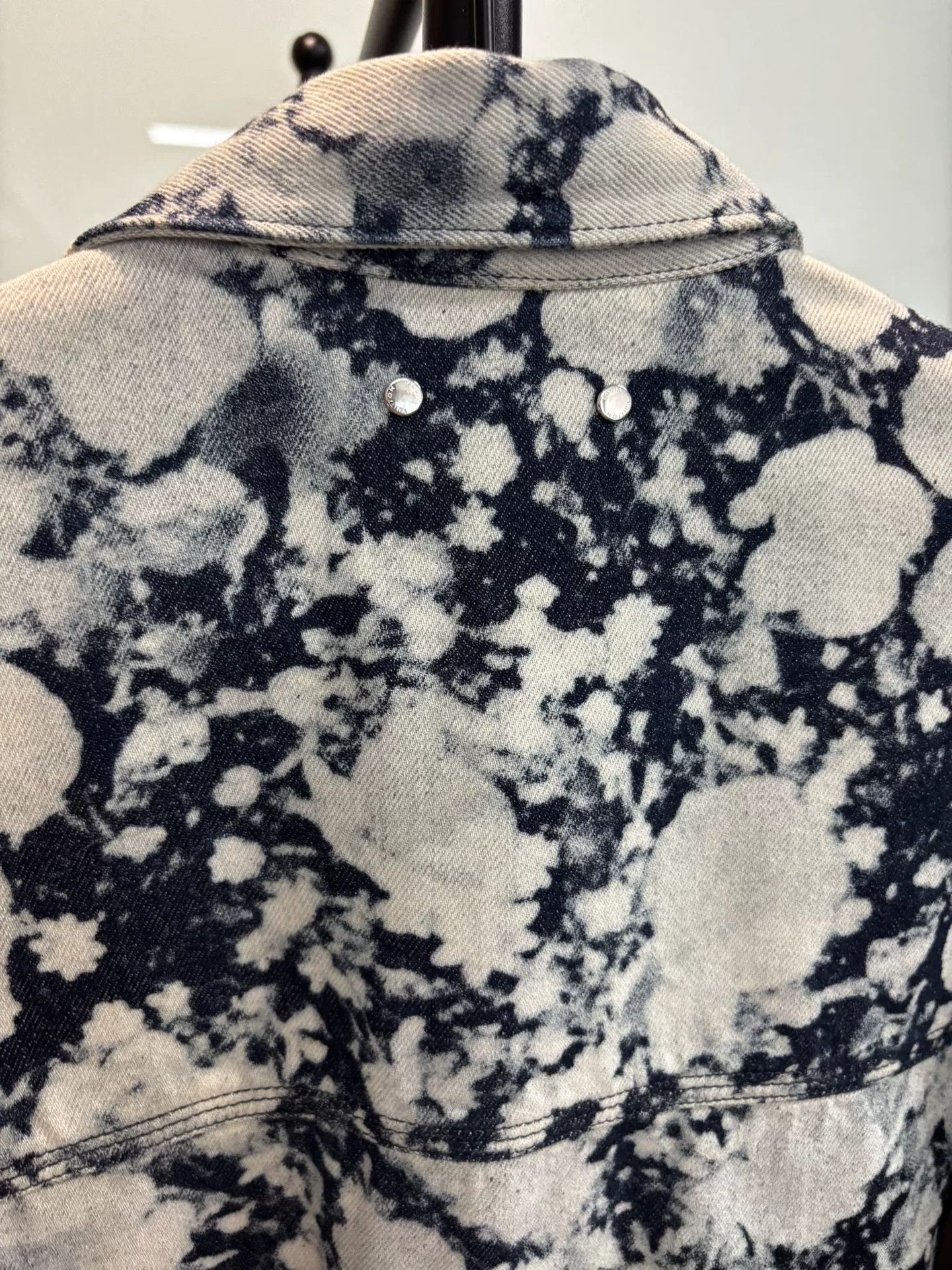 Louis Vuitton louis vuitton whimsical oversized jacket Size US S / EU 44-46 / 1 - 6 Thumbnail