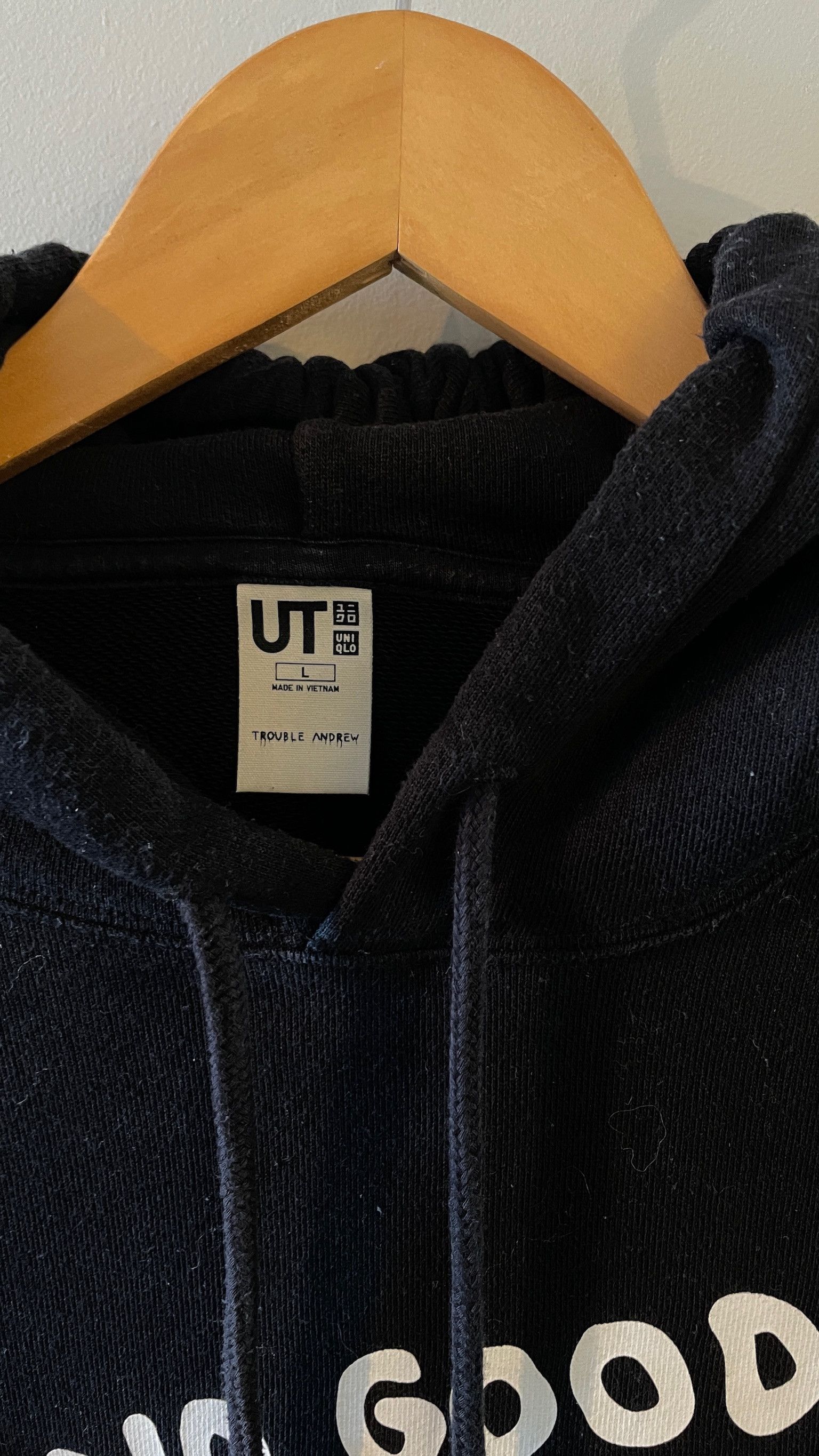 Uniqlo BLACK HOODIE UNIQLO (L) Size US L / EU 52-54 / 3 - 2 Thumbnail
