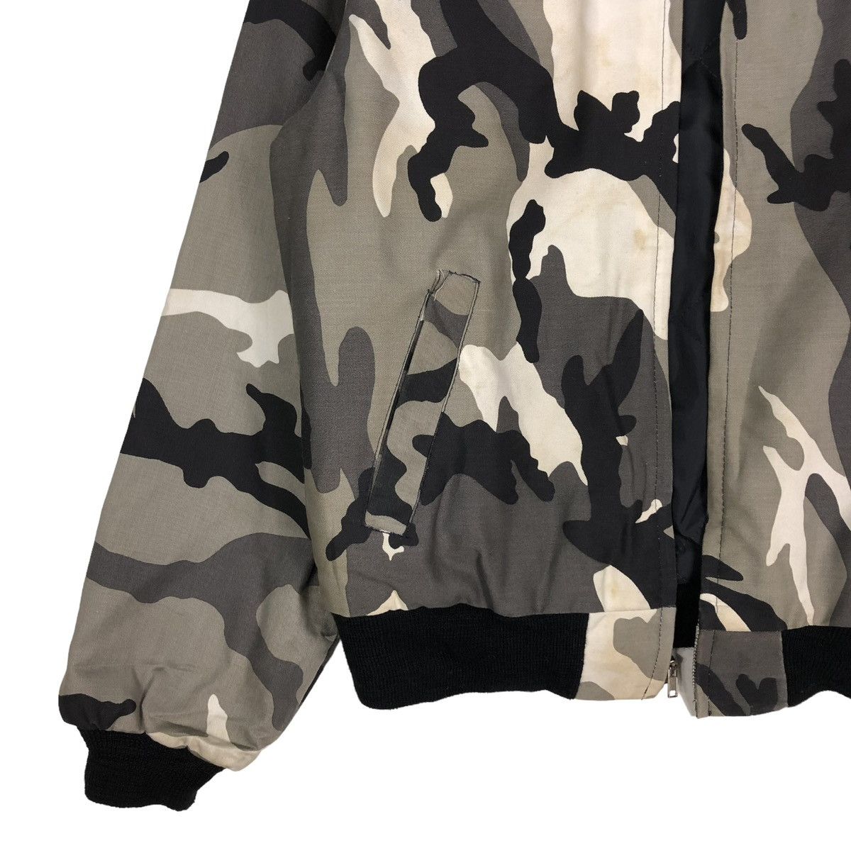 Japanese Brand 🔥VINTAGE BOMBER CAMOUFLAGE WORK JACKET INSPIRE CARHARTT Size US M / EU 48-50 / 2 - 4 Thumbnail