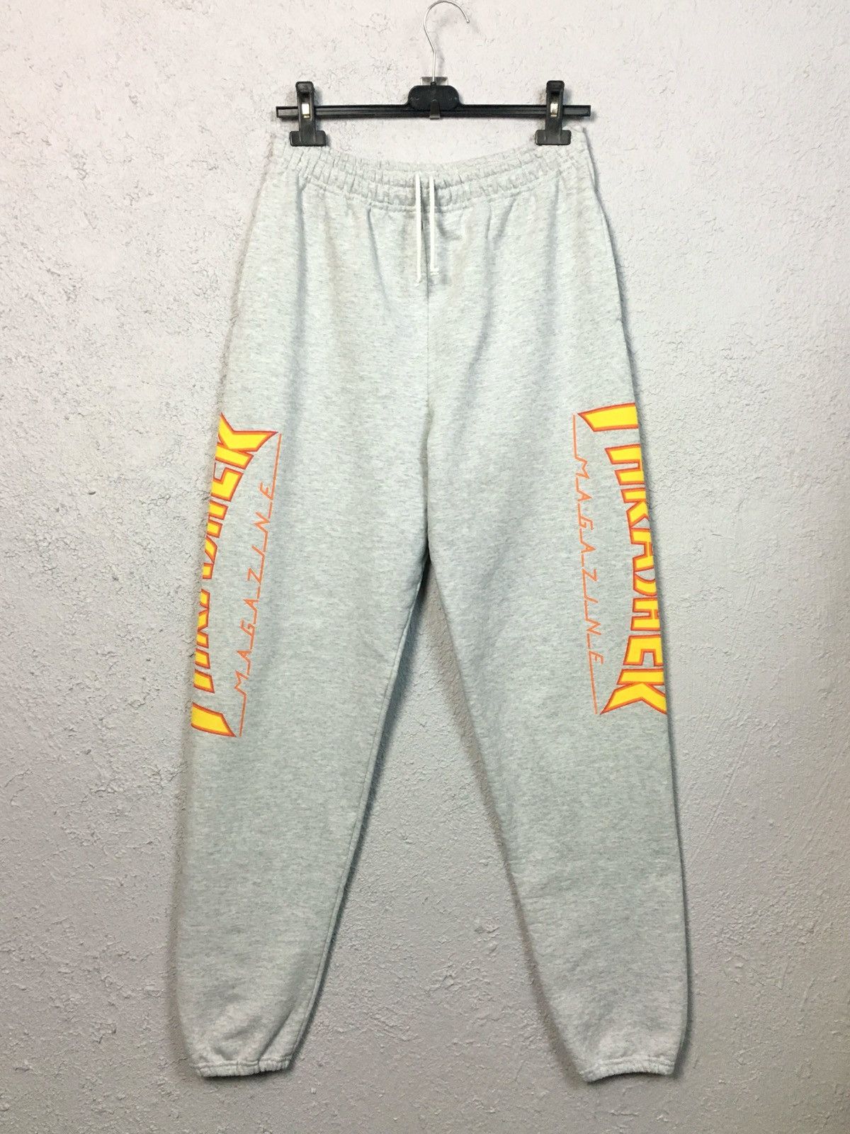Thrasher pants THRASHER Skateboarding Flame Logo Sweatpants vintage Size US 32 / EU 48 - 1 Thumbnail
