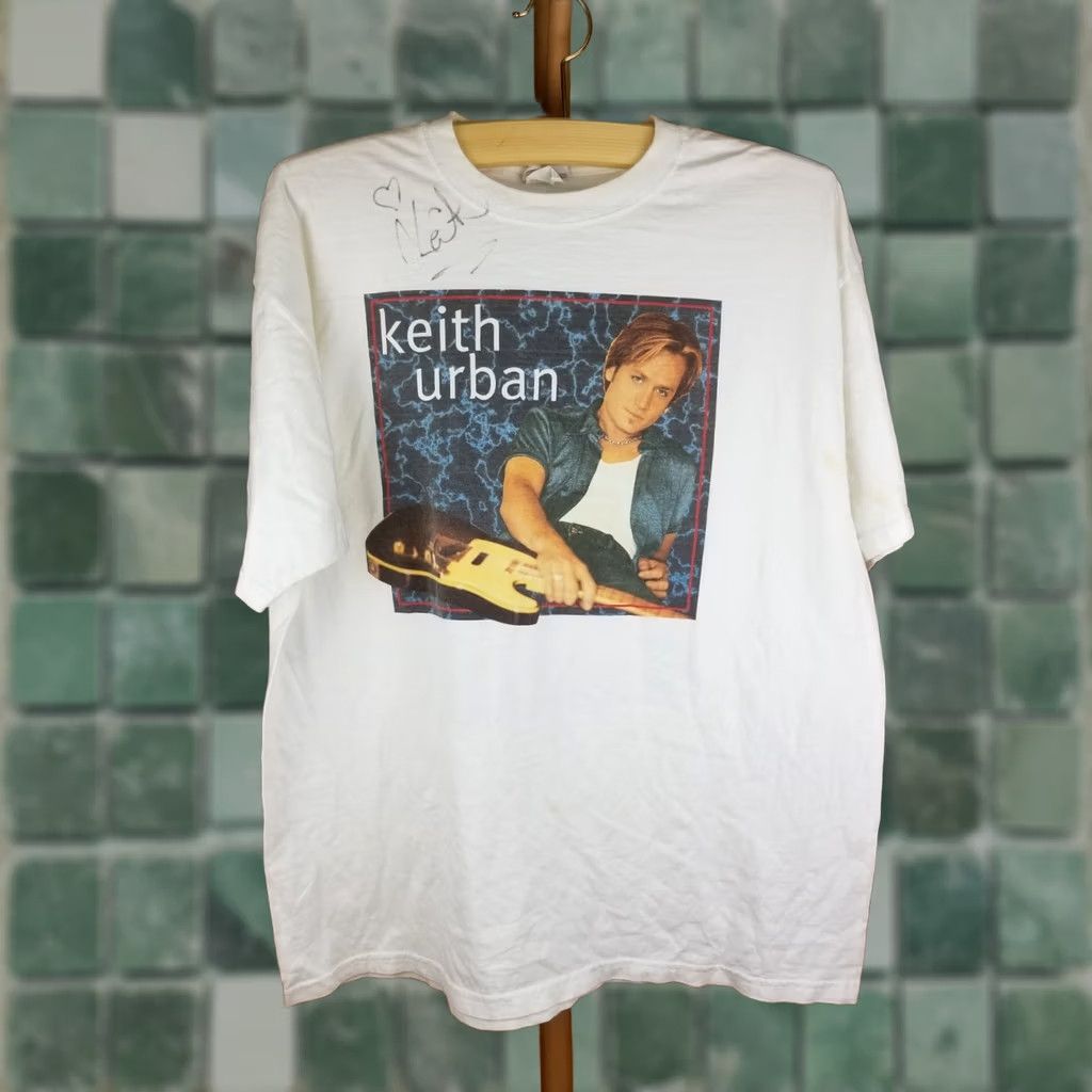 Vintage VINTAGE 2001 KEITH URBAN BAND SIGNED TOUR WHITE T-SHIRT SZ LARGE Men Size US L / EU 52-54 / 3 - 1 Thumbnail