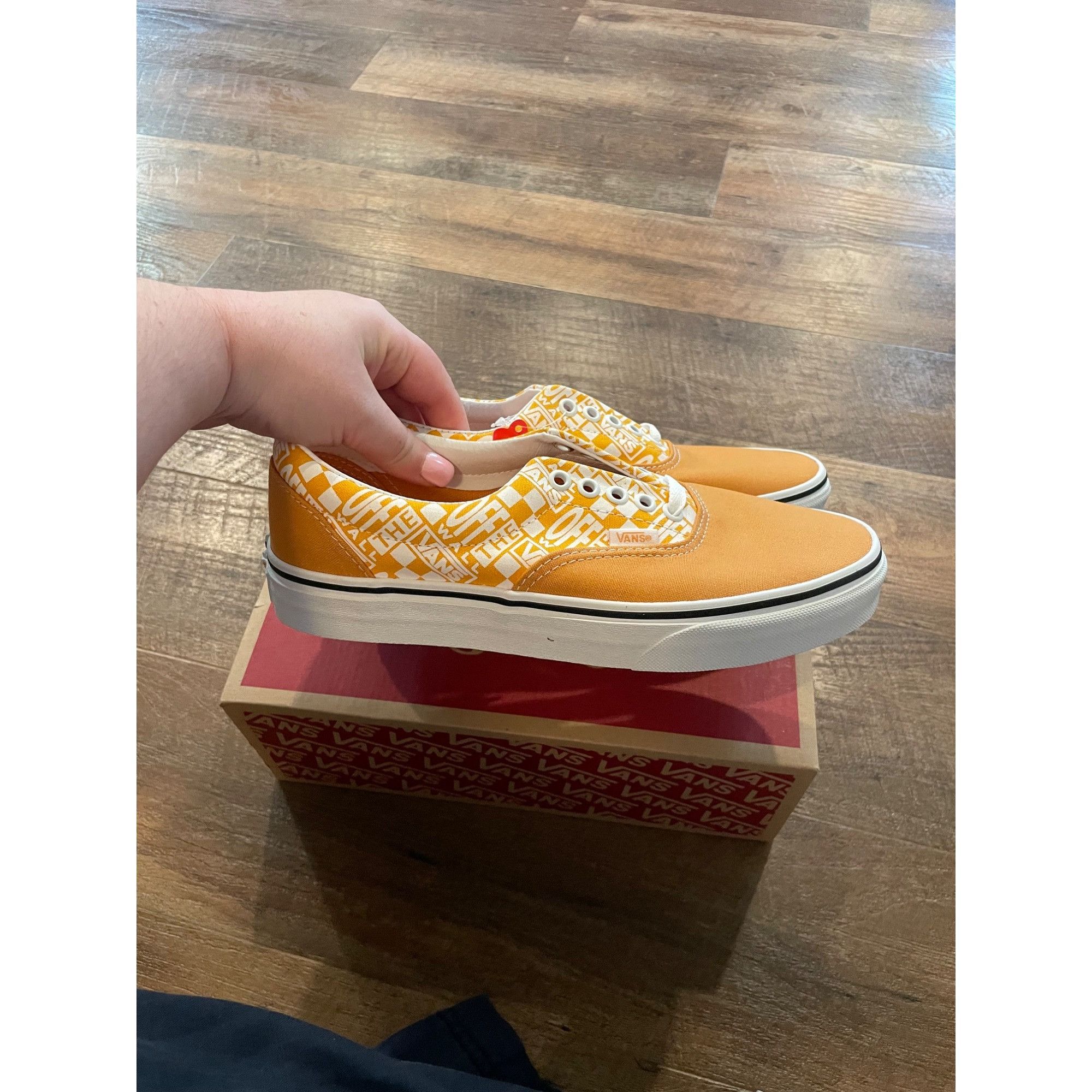 Vans Vans Era Off The Wall Golden Nugget VN0A54F13S61 Men’s 7.5 W Size US 7.5 / EU 40-41 - 1 Thumbnail