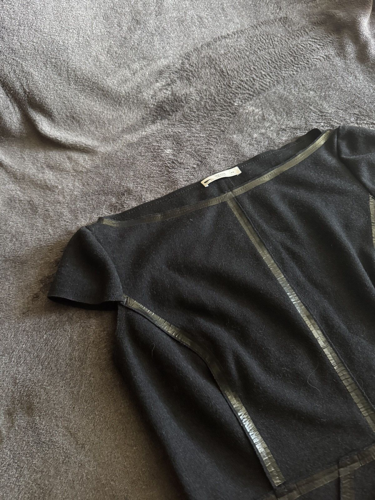 Prada Prada luxury wool blouses avant-garde Size M / US 6-8 / IT 42-44 - 2 Thumbnail