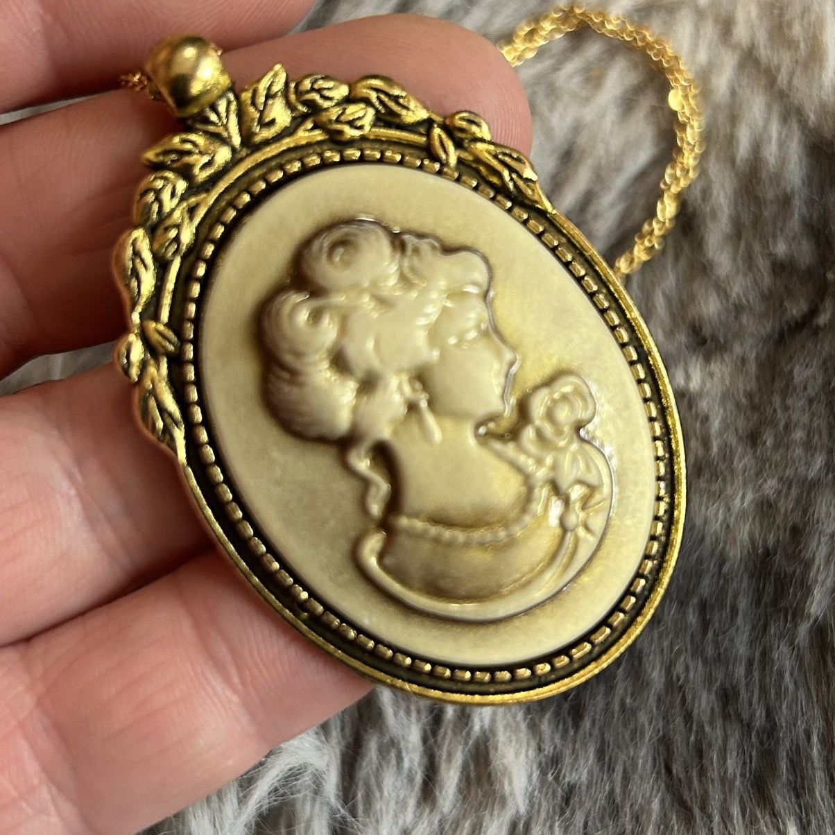 Handmade Handcrafted golden opalescent Victorian lady cameo necklace Size ONE SIZE - 1 Thumbnail