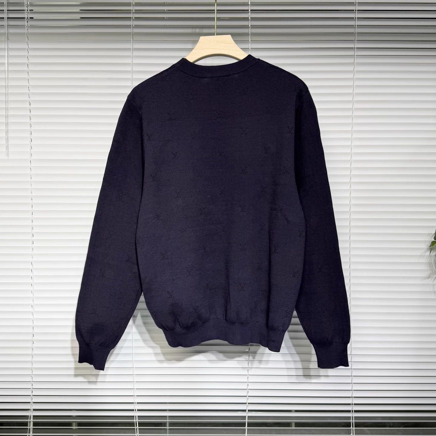 Louis Vuitton LV Monogram Animal Embroidered Wool Blend Sweater L Size US L / EU 52-54 / 3 - 2 Thumbnail