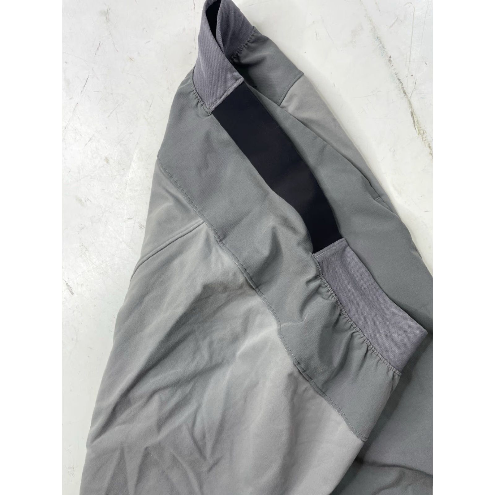 Lululemon Lululemon Men's Switch Up Pant 28.5" Asphalt Grey / Light Cast Size Medium Jogger Slim Straight Pant Athletic Regular Mens Size US 31 - 7 Thumbnail