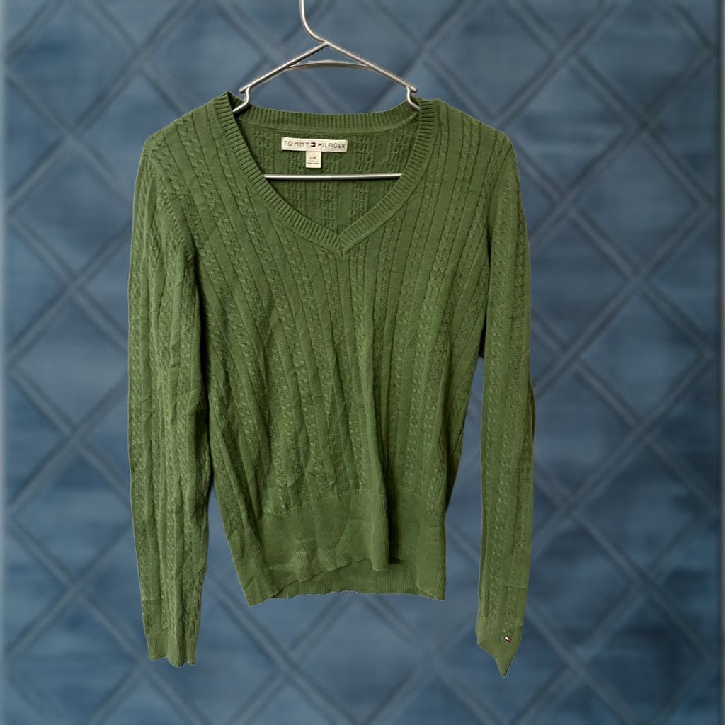 Tommy Hilfiger VINTAGE Tommy Hilfiger Women's Green Cable-Knit V-Neck Pullover Sweater L Size L / US 10 / IT 46 - 1 Thumbnail