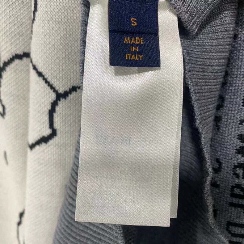 Louis Vuitton Louis Vuitton Digital headshot bullet screen wool sweater Size US S / EU 44-46 / 1 - 5 Thumbnail