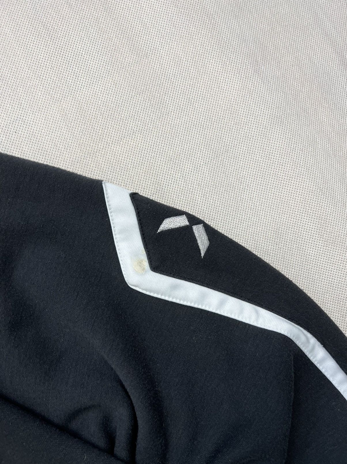 Umbro × Vintage Sweatshirt Umbro Center Logo Vintage Black Size US L / EU 52-54 / 3 - 4 Thumbnail