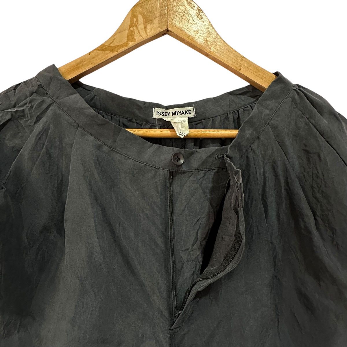 Issey Miyake Vintage ISSEY MIYAKE Lightweight Trousers Made in Japan Size 30" / US 8 / IT 44 - 4 Thumbnail