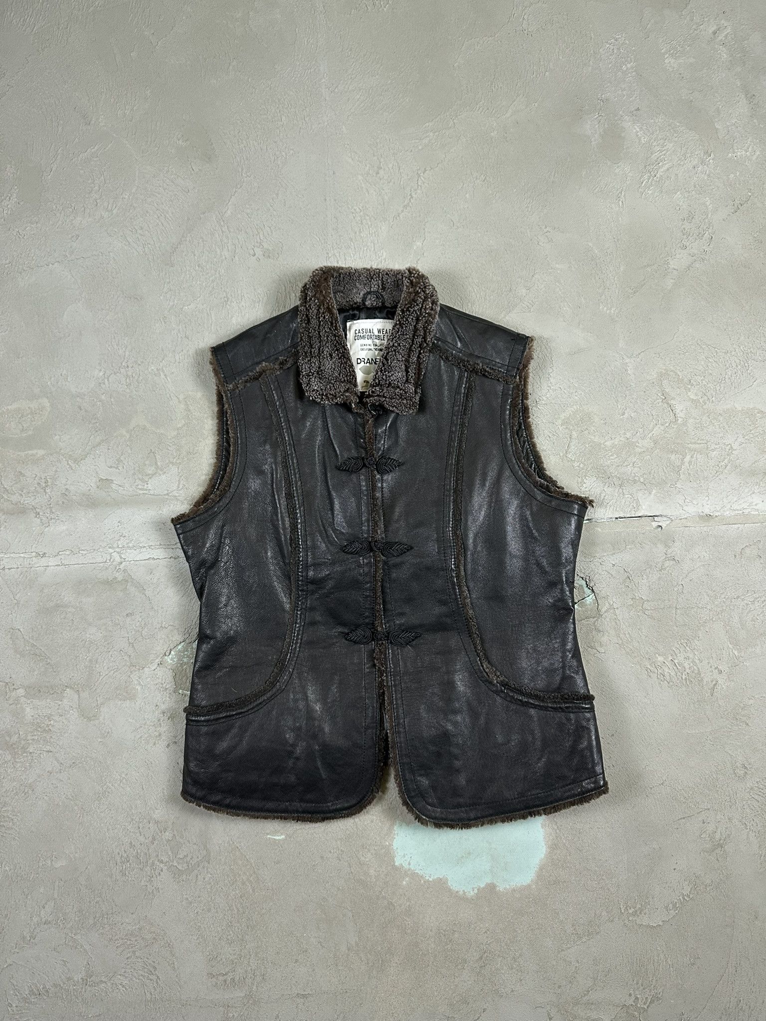 Japanese Brand 90s Vintage Leather Avant Garde Vest Size M / US 6-8 / IT 42-44 - 1 Thumbnail