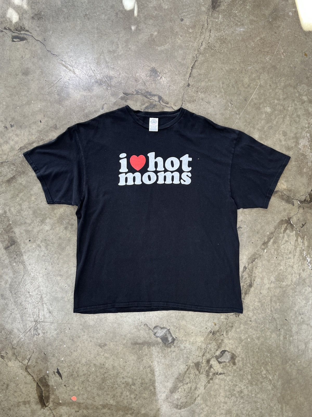 Vintage Vintage I Love Hot Moms Graphic Tee XXL Size US XXL / EU 58 / 5 - 2 Thumbnail