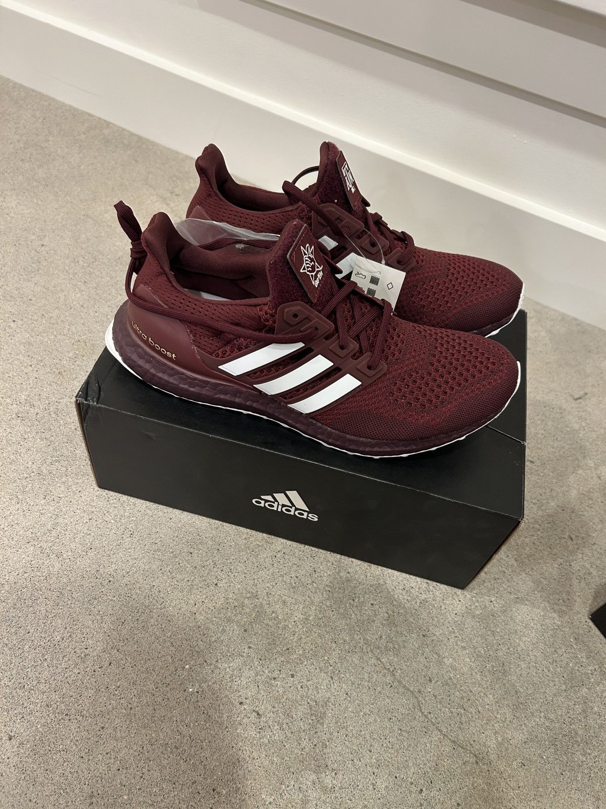 adidas ultraboost - (Texas A&M)