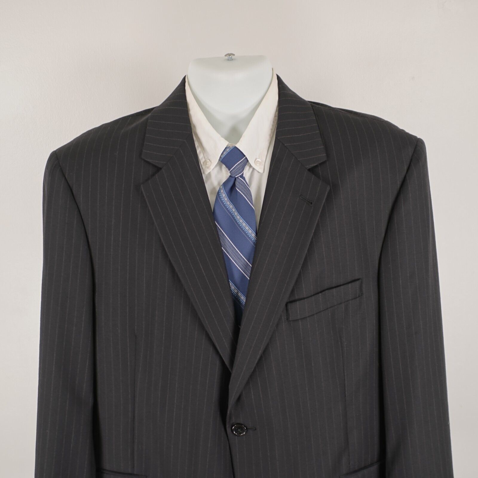 Jos. A. Bank Jos A Bank Signature Wool 2 Piece Suit 42S 39/29 Black W/ Br Size 42S - 4 Thumbnail