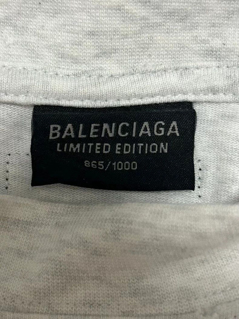 Balenciaga Balenciaga Short-sleeved shirt with inverted V on the ches Size US L / EU 52-54 / 3 - 3 Thumbnail