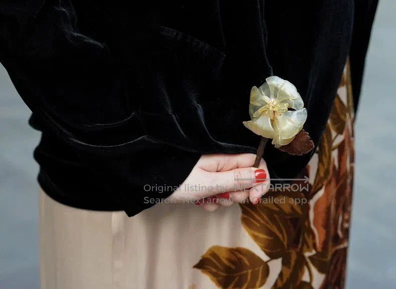 Kenzo 1980s Kenzo Amber Transparent Flower Brooch. Size ONE SIZE - 4 Thumbnail