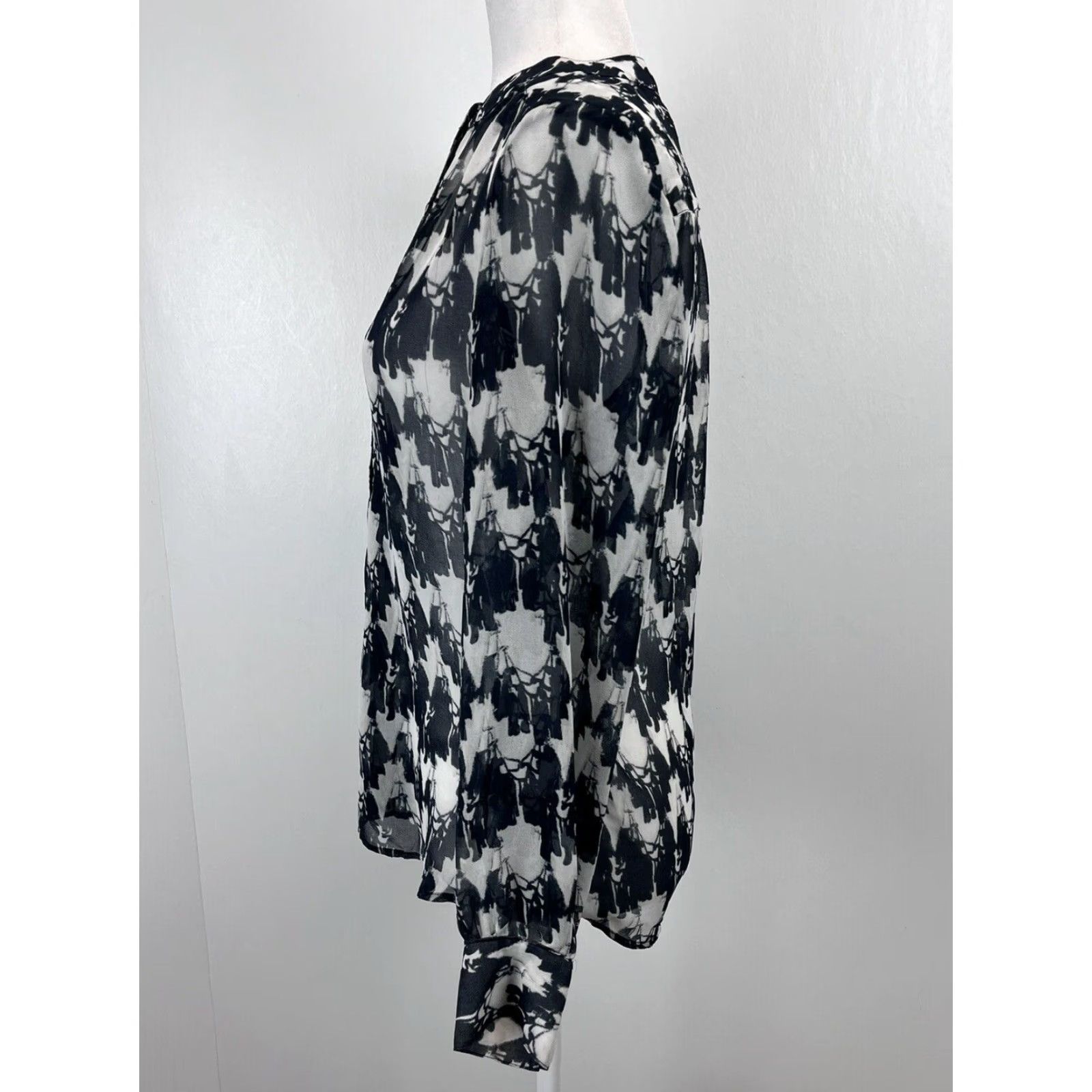 Banana Republic VINTAGE? Wait the item is Banana Republic, not vintage. So: Banana Republic Blouse Shirt Womens Size 4 Long Sleeve Sheer Black White Career Office Size S / US 4 / IT 40 - 2 Thumbnail