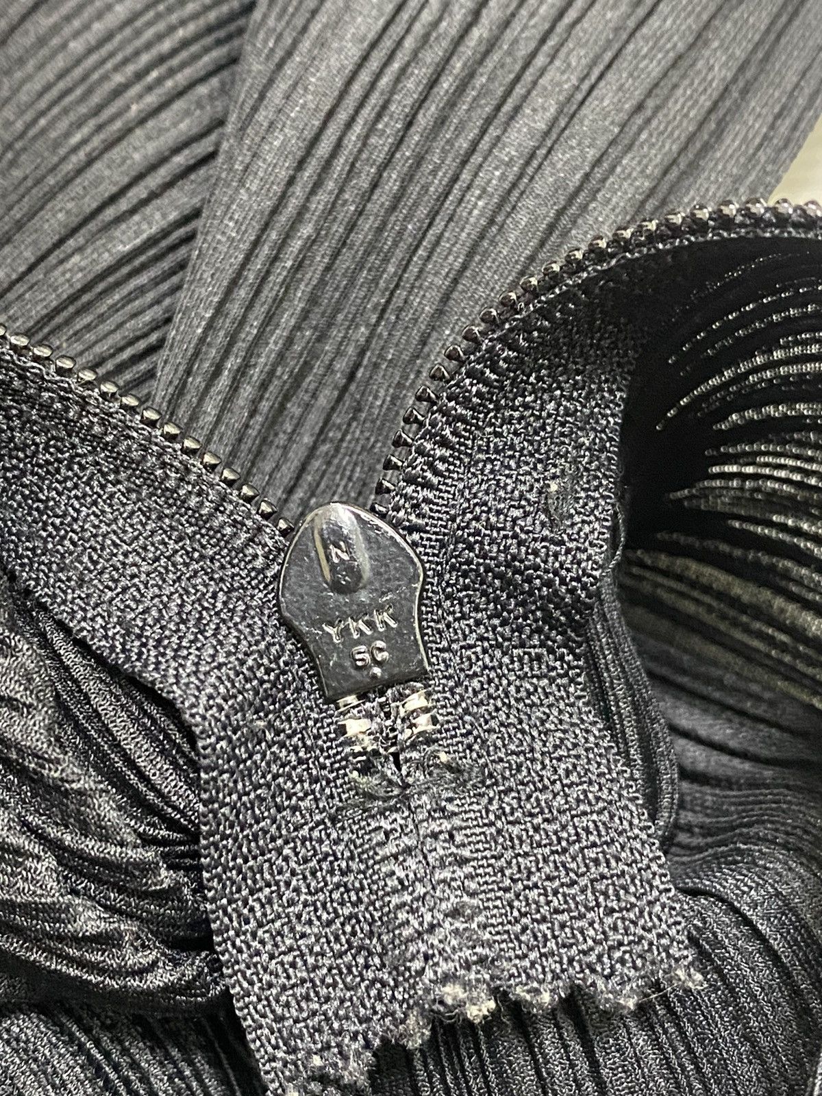 Pleats Please Issey Miyake PLEATS PLEASE WITH SIDE ZIPPERS Size ONE SIZE - 6 Thumbnail
