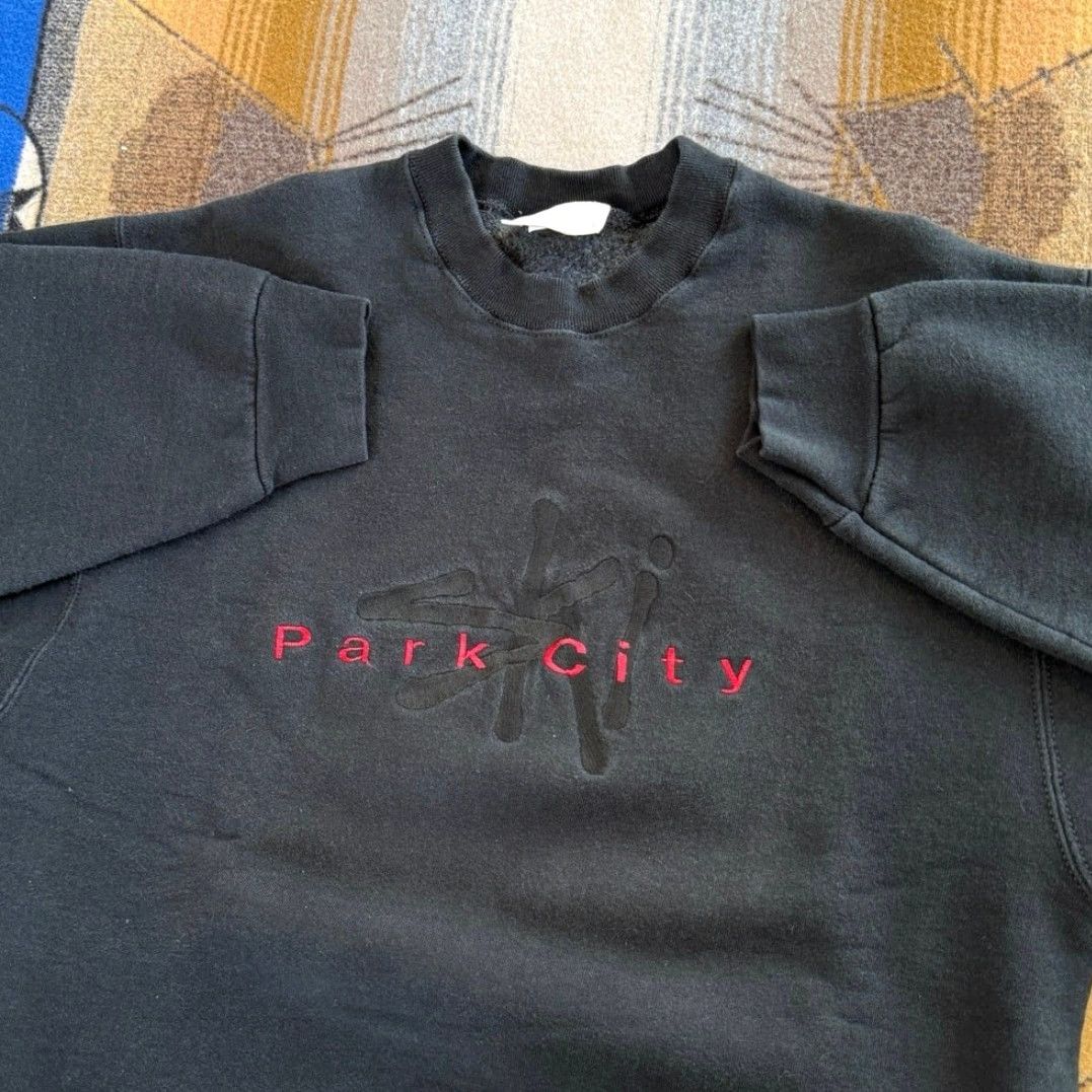 Vintage VINTAGE 90s Ski Park City Utah Embroidered Crewneck Sweatshirt SZ Medium Skiing Mens Sweatshirt Size US M / EU 48-50 / 2 - 2 Thumbnail