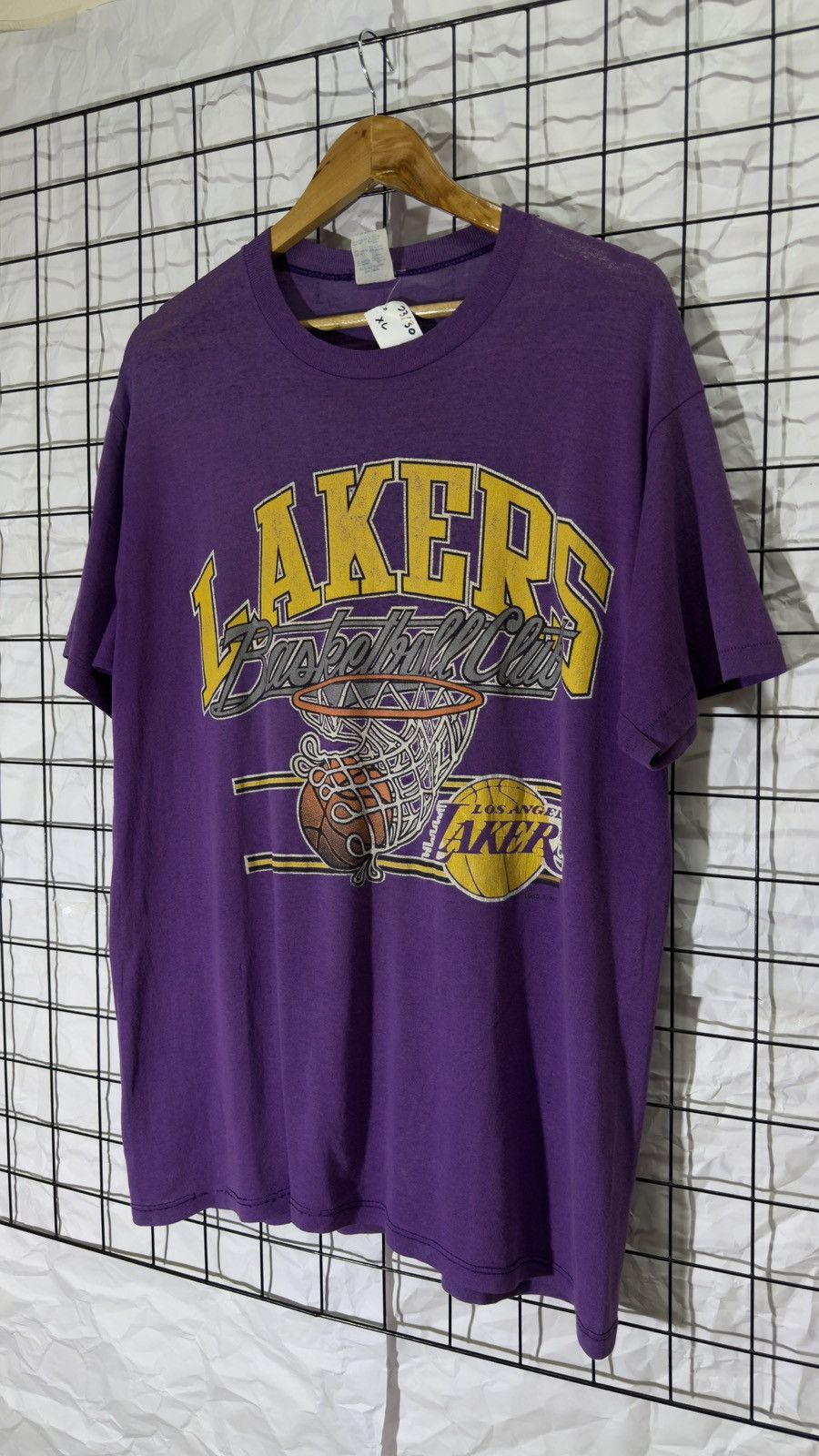 NBA Vintage 90's paper thin NBA LA Lakers tee shirt Size US XL / EU 56 / 4 - 3 Thumbnail