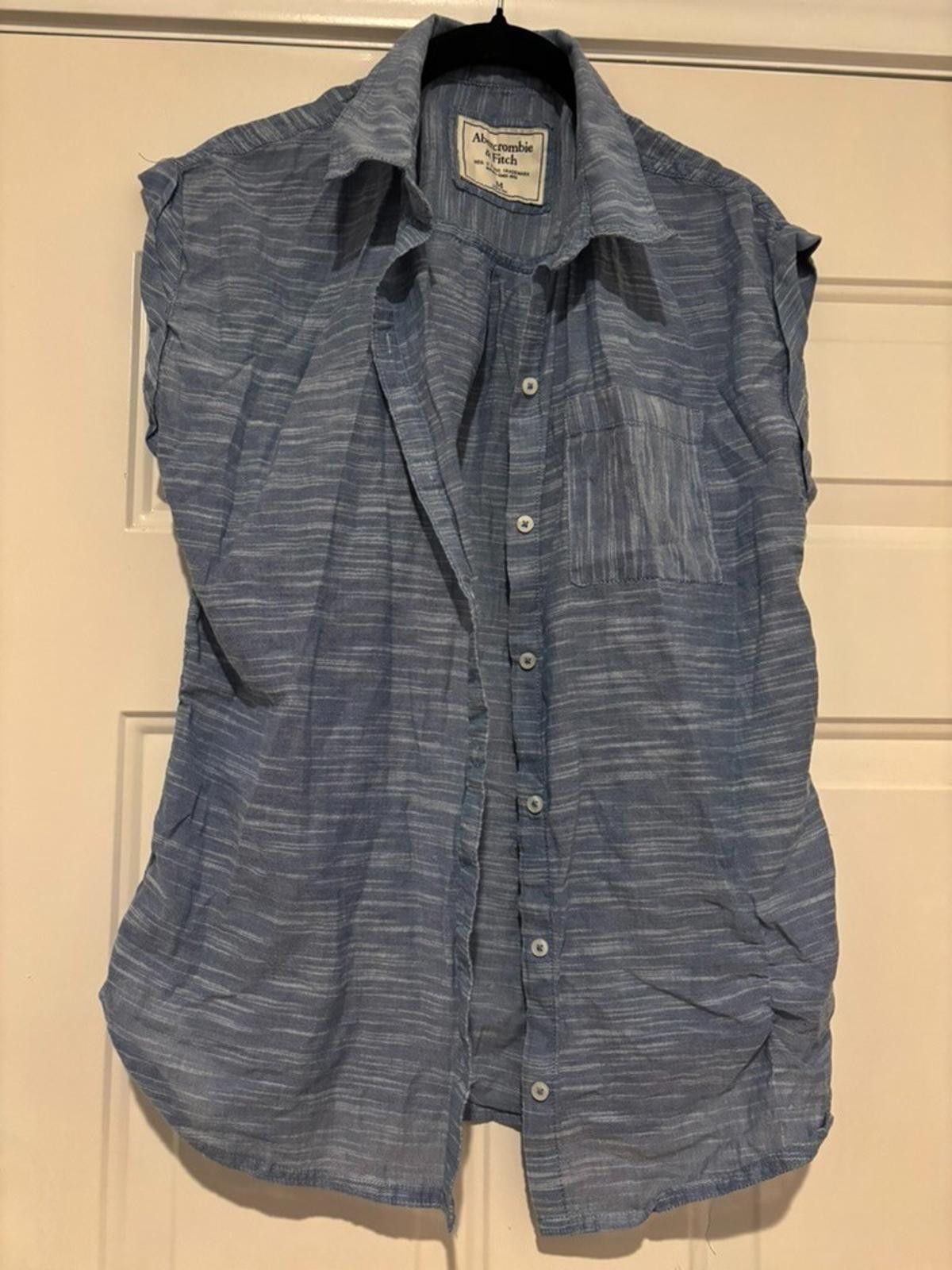 Abercrombie & Fitch Womens sz M Aerocrombie and Fitch sleeveless blue shirt #378 Size M / US 6-8 / IT 42-44 - 1 Thumbnail