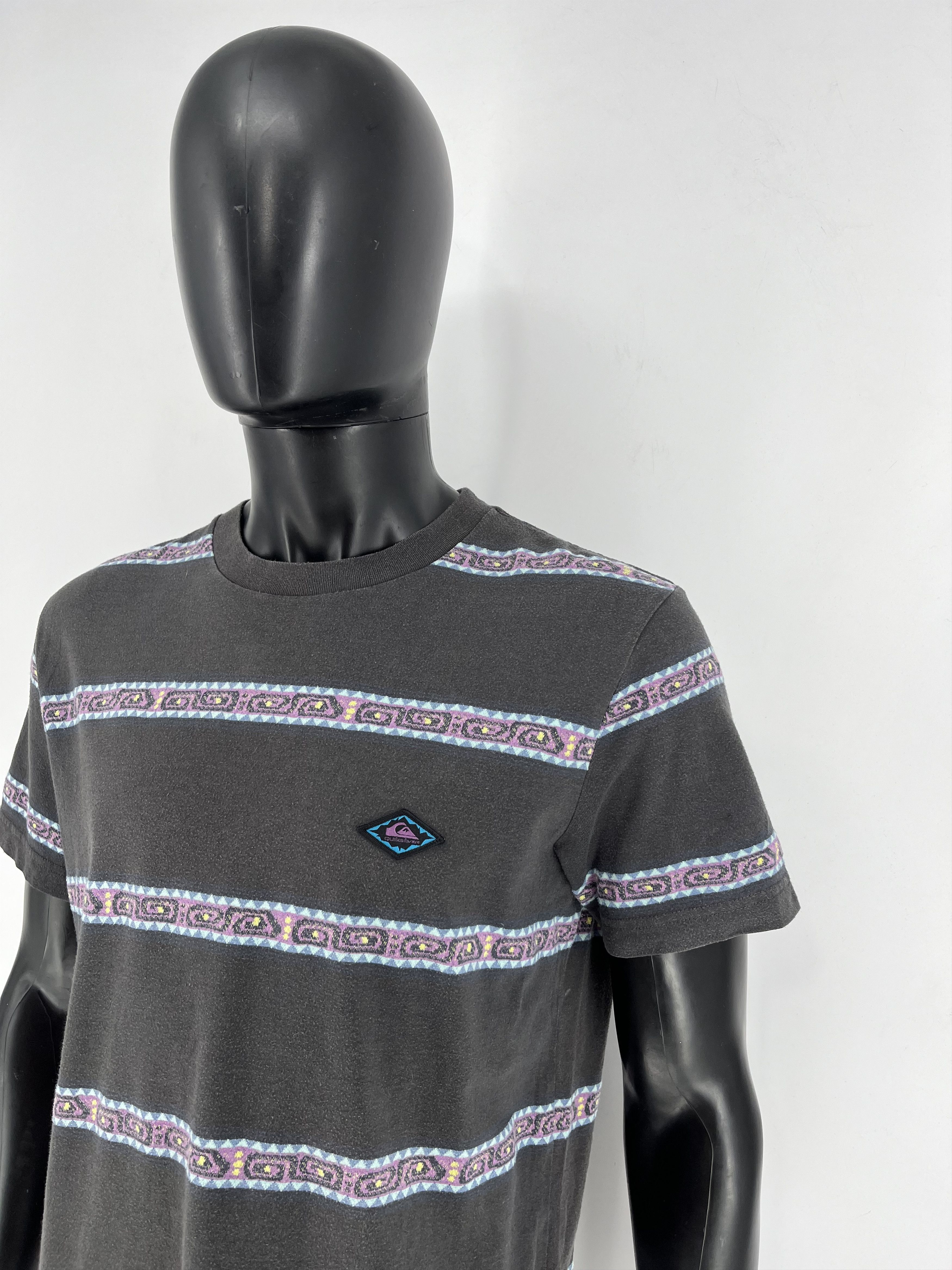Quiksilver Vintage Quiksilver monogram T-Shirt Size M White Surf Skate Size US M / EU 48-50 / 2 - 7 Thumbnail