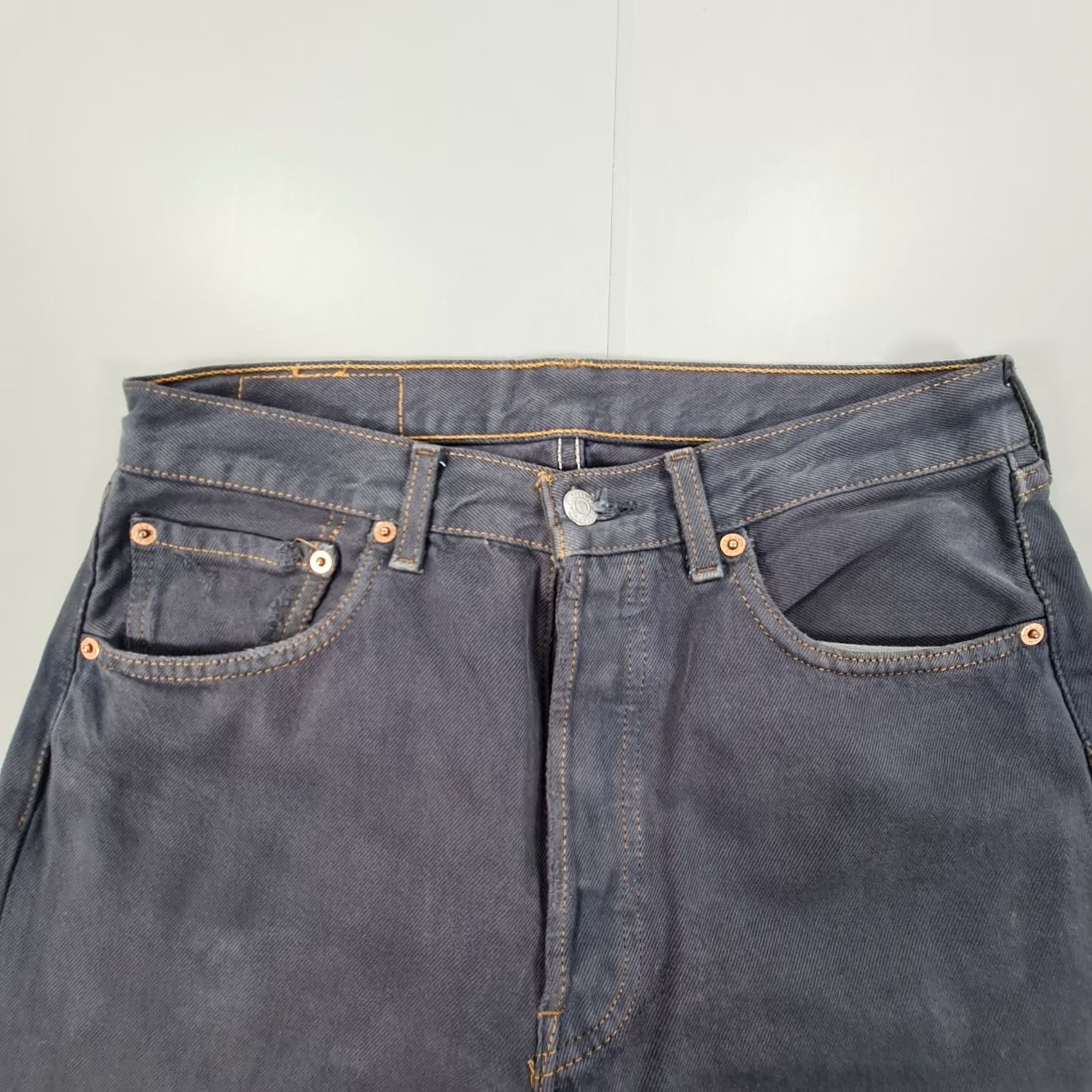 Levi's VINTAGE Levi's 501 Jeans Grey W31 L32 Regular Straight Distressed 90s Spain Made Mens Jeans Size US 31 - 2 Thumbnail