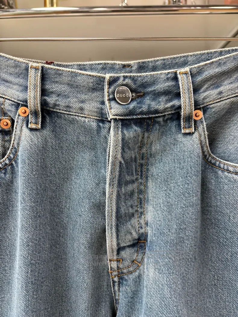 Gucci Gucci Washed blue slit jeans for the old catwalk Size 25" / US 0 / IT 36 - 2 Thumbnail