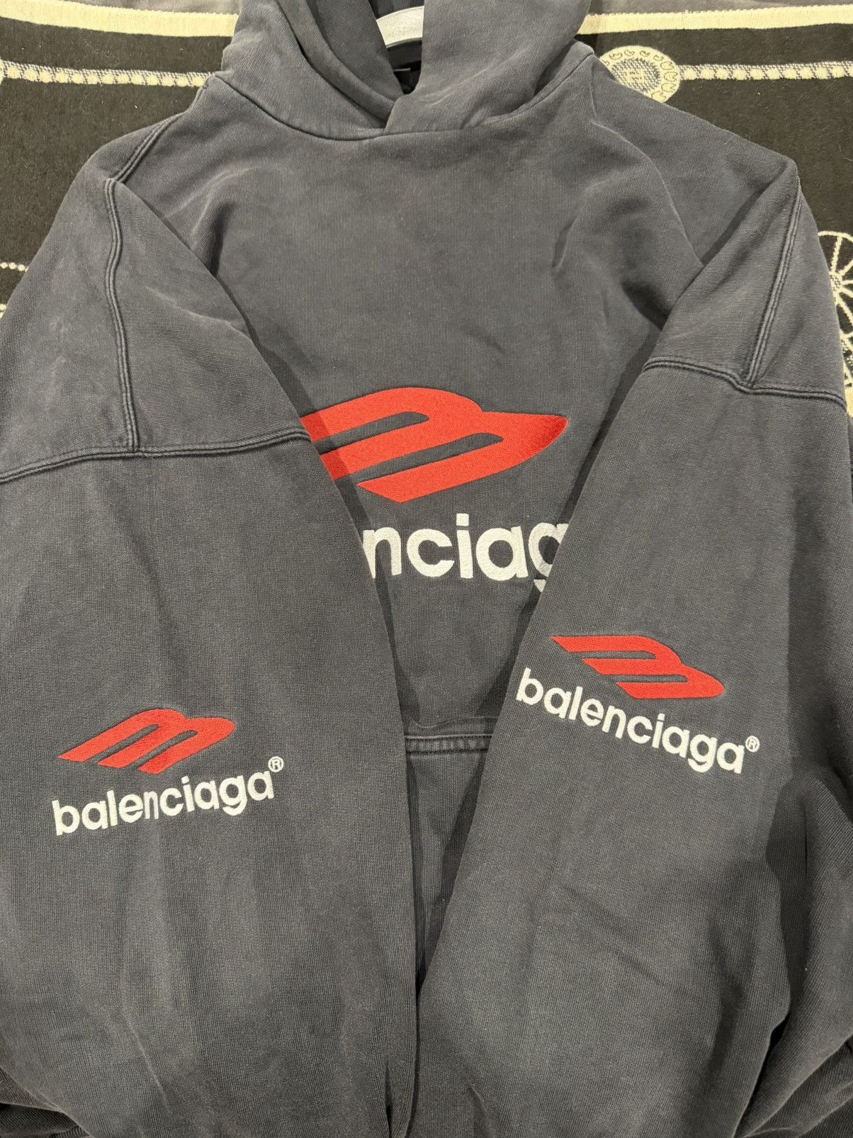 Balenciaga BALENCIAGA “3B LOGO” HOODIE Size US S / EU 44-46 / 1 - 3 Thumbnail