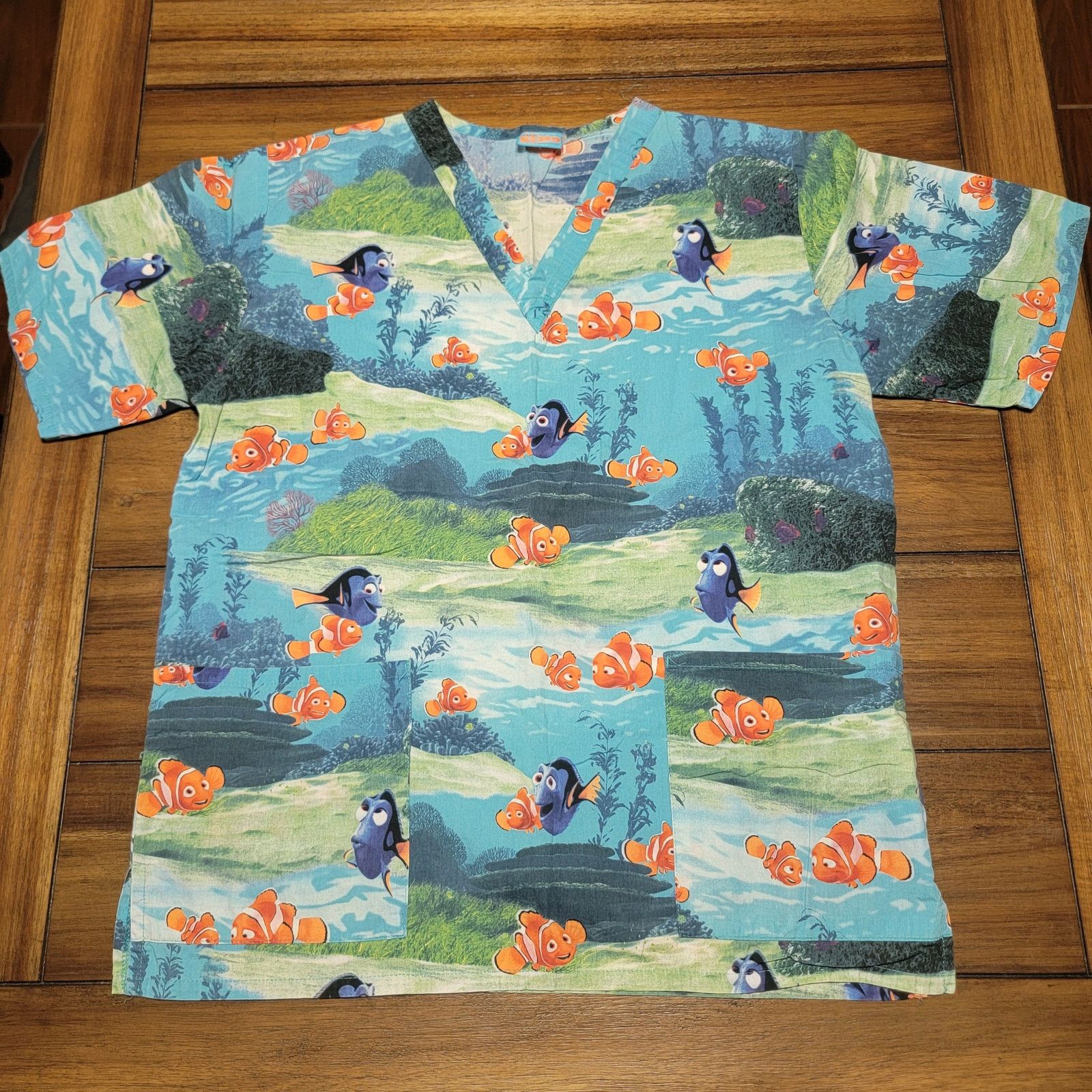 Disney Disney Finding Nemo Scrub Top Nemo & Dori - Size Small Size S / US 4 / IT 40 - 1 Thumbnail