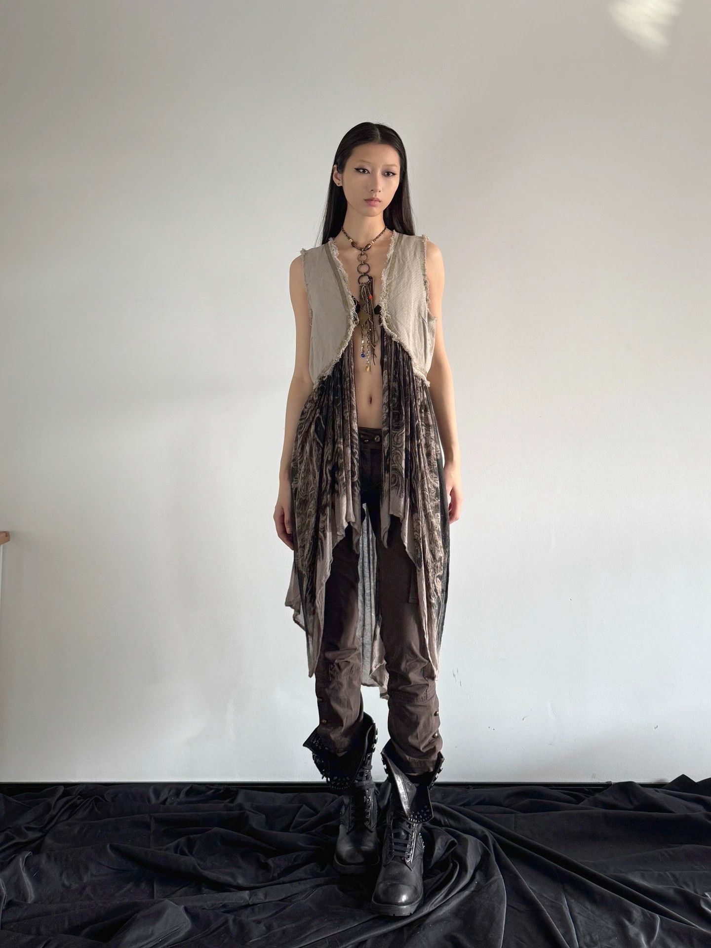 Share Spirit Homme Share Spirit Irregular Sleeveless Tulle-Linen Tassel Printed Cardi Size XS / US 0-2 / IT 36-38 - 1 Thumbnail