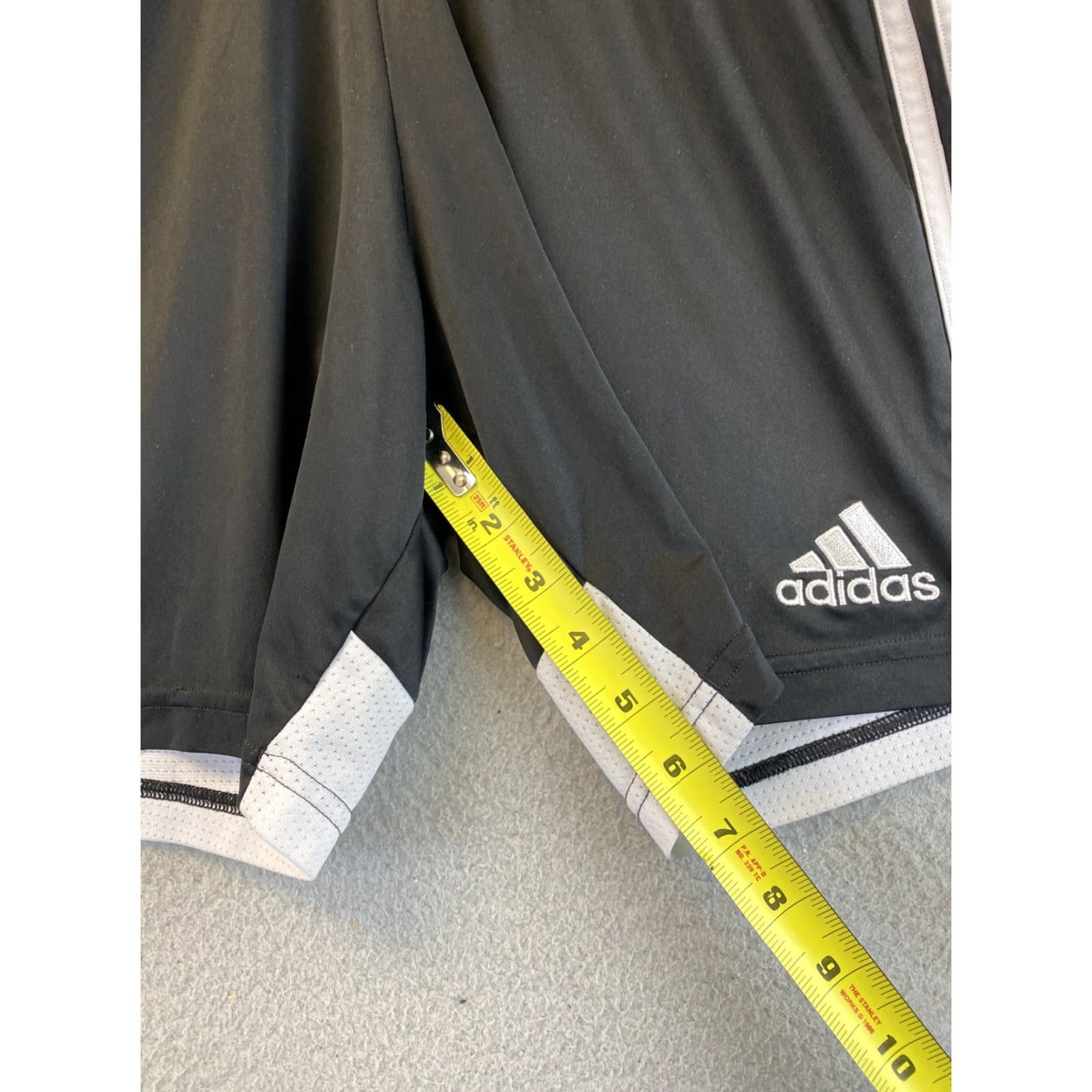 Adidas adidas shorts teens 14-16 M Pull On Elastic Waist Athletic Short Black 94-58 Size US 28 / EU 44 - 6 Thumbnail