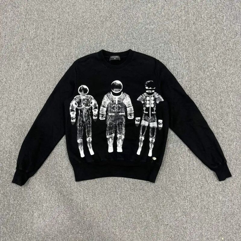 Chanel Chanel Black Cotton Women's Sweatshirt with Astronauts 0089 Size XS / US 0-2 / IT 36-38 - 1 Thumbnail