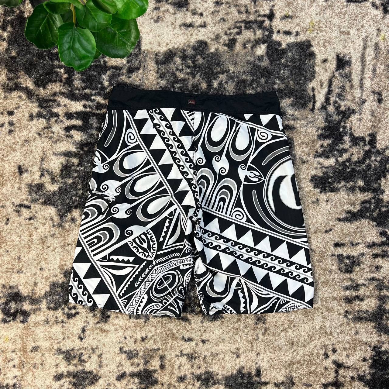 Quiksilver Quiksilver Vintage Y2K Mini Logo Aztec Style Surf Shorts Size US 31 - 2 Thumbnail