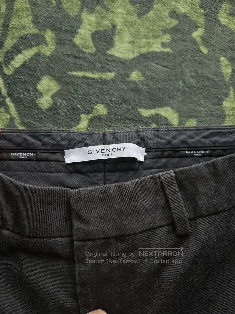 Givenchy Givenchy Black Character Shorts Size US 30 / EU 46 - 2 Thumbnail
