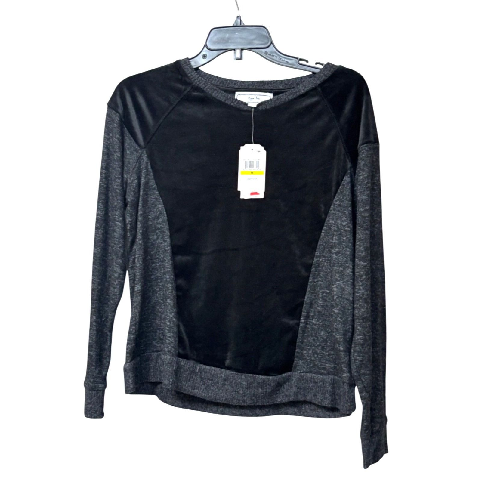 Other Hippie Rose Juniors' Velvet Inlay Raglan Sleeve Top, Black, Size M / US 6-8 / IT 42-44 - 1 Thumbnail