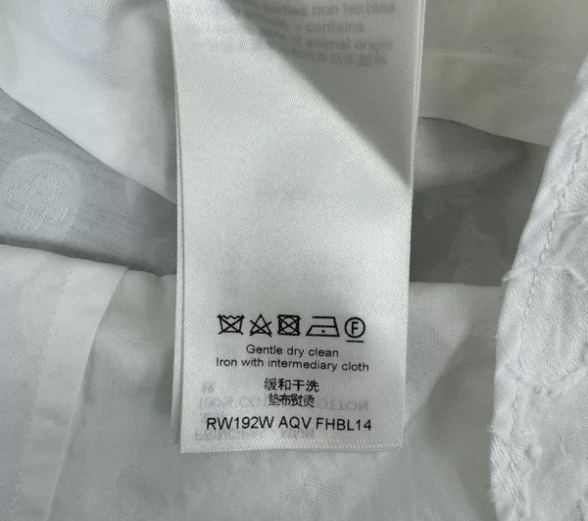 Louis Vuitton Louis Vuitton White shirt with classic logo shirt Size US S / EU 44-46 / 1 - 7 Thumbnail