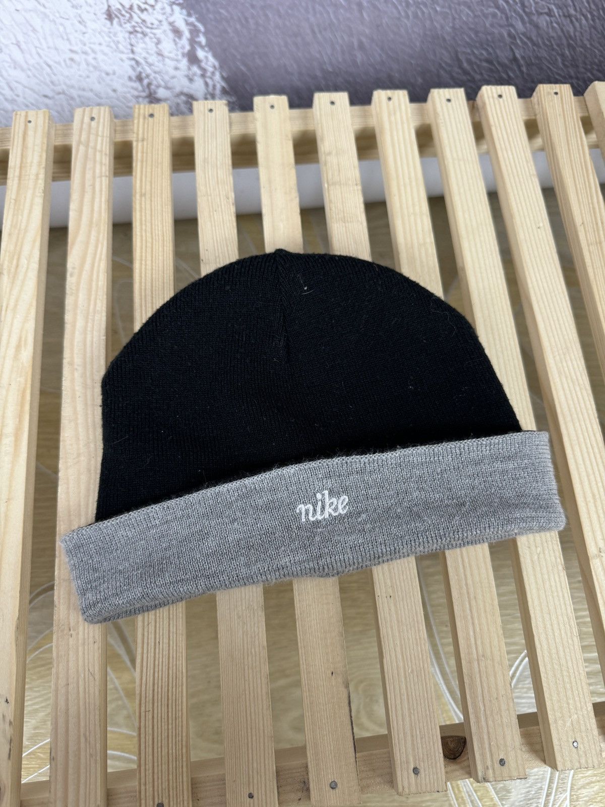 Nike Nike Vintage y2k reversible black/grey beanie hat swoosh Size ONE SIZE - 4 Thumbnail