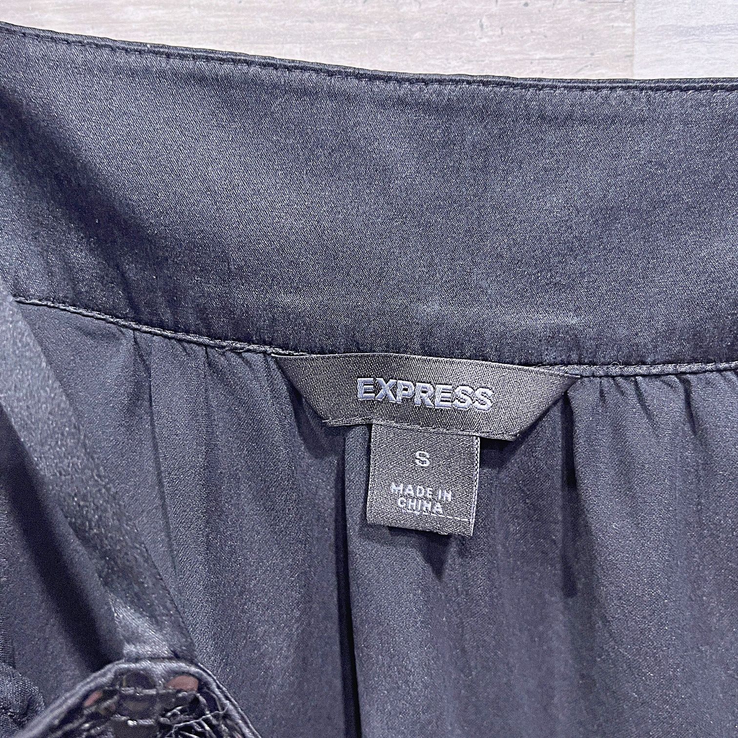 Express Express Silk Satin Drop Waist Sequin Cami Blouse Black S Size S / US 4 / IT 40 - 7 Thumbnail