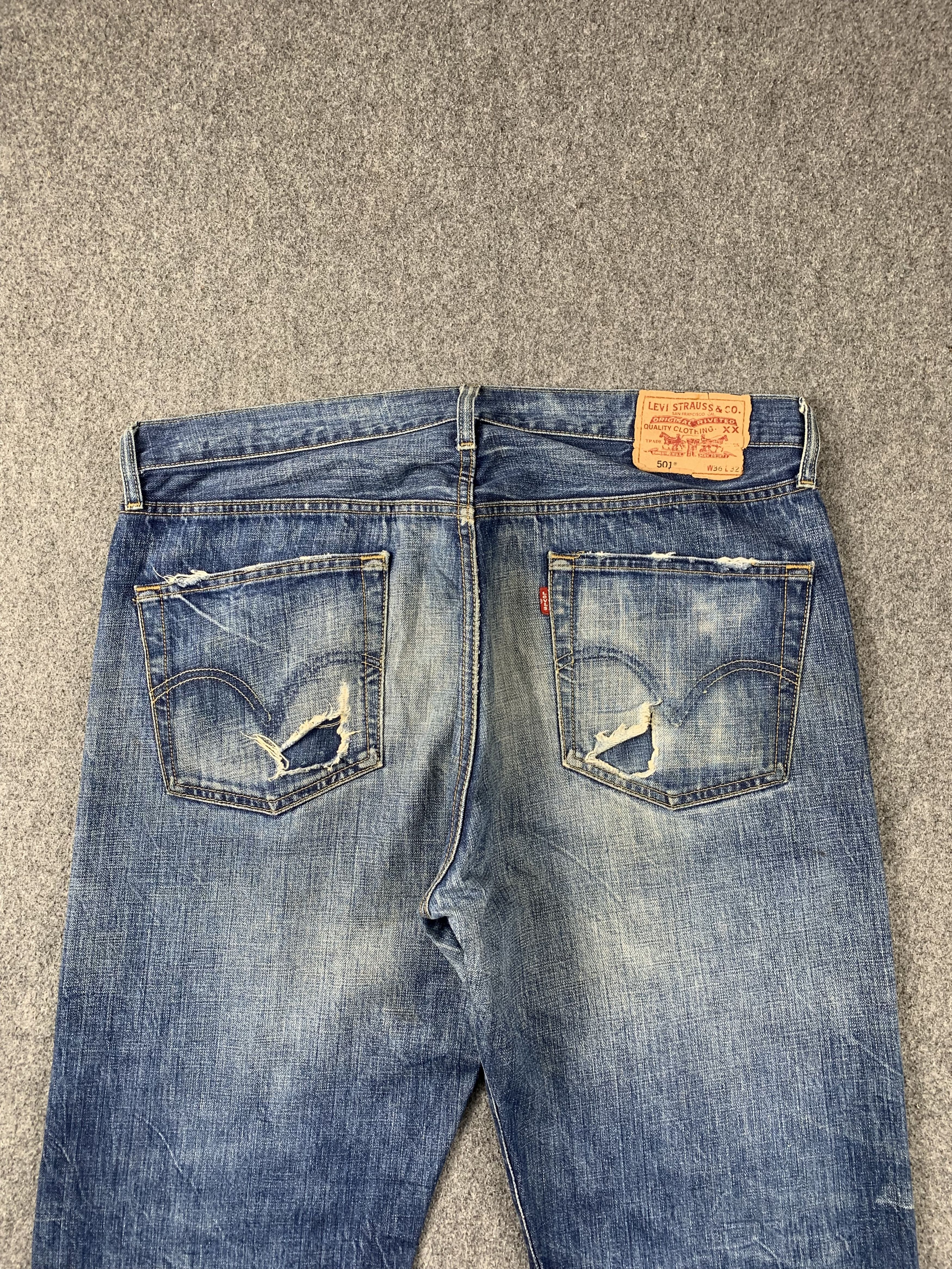 Vintage Distressed Levis 501 Faded Blue Jeans DP1975