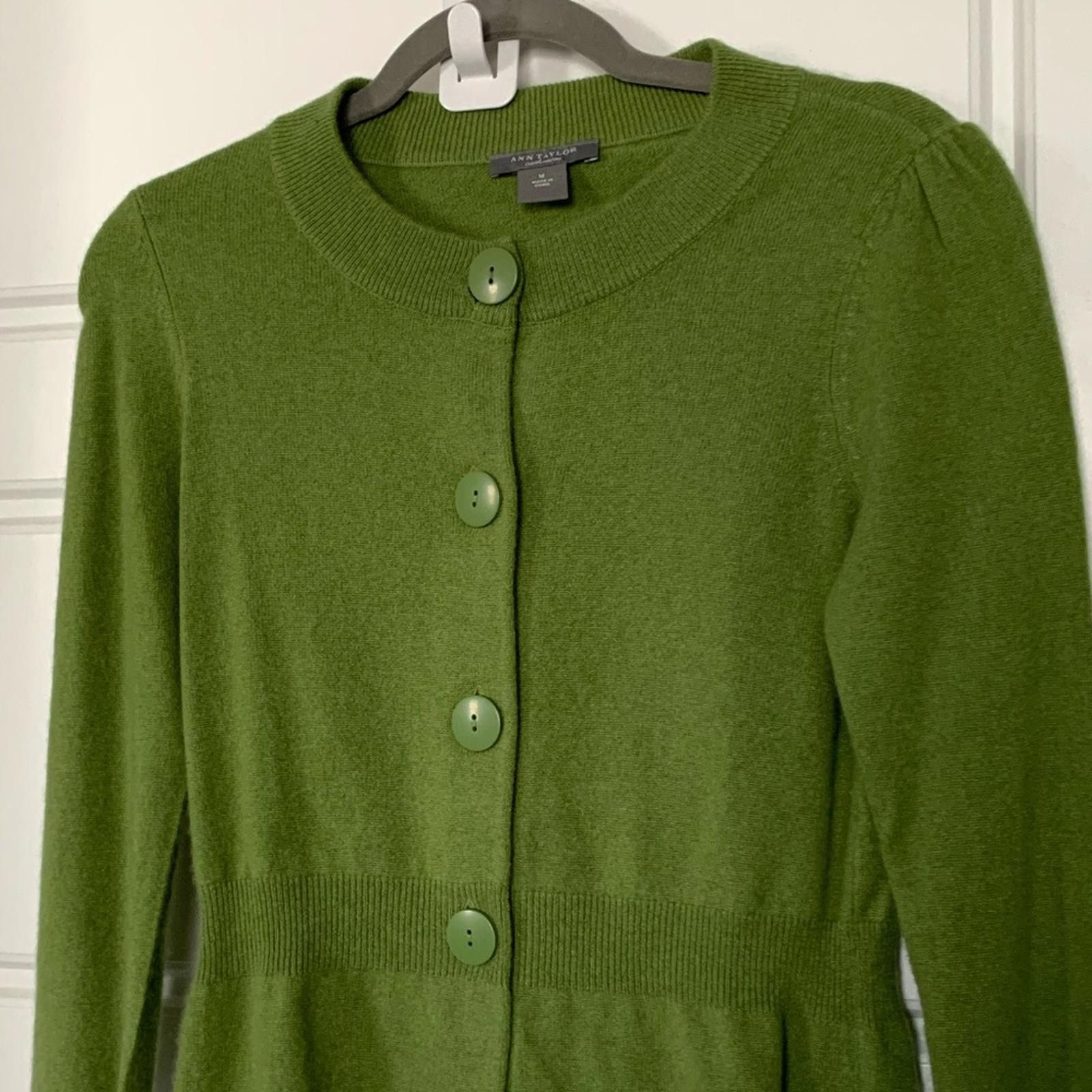 Ann Taylor Ann Taylor Button Down Sweater Size M / US 6-8 / IT 42-44 - 1 Thumbnail