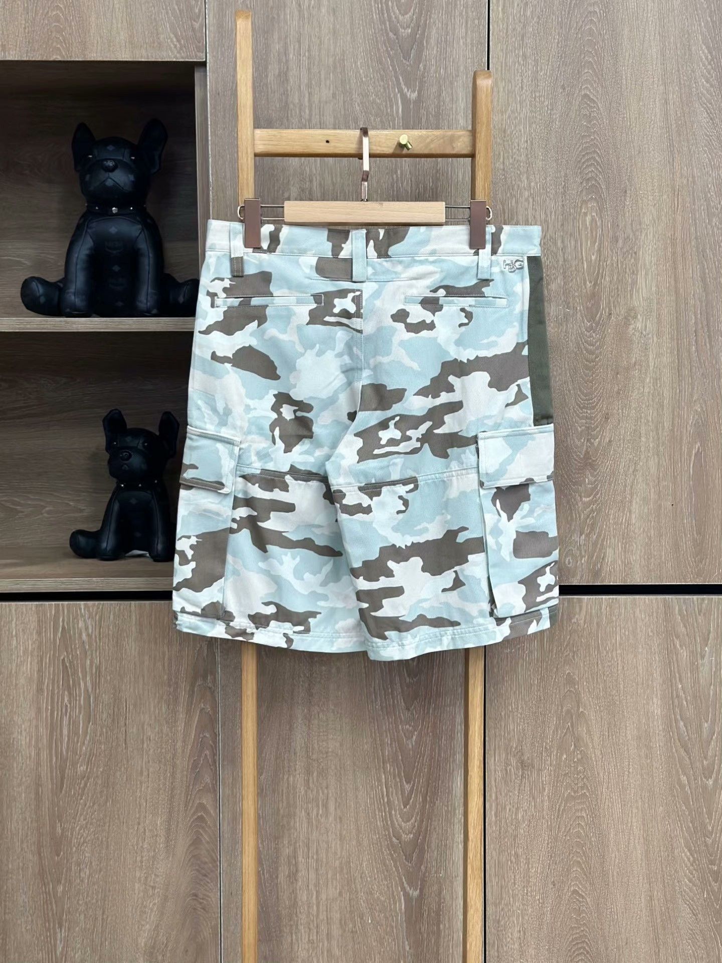 Givenchy GIVENCHY Camouflage Casual Shorts Size US 32 / EU 48 - 1 Thumbnail