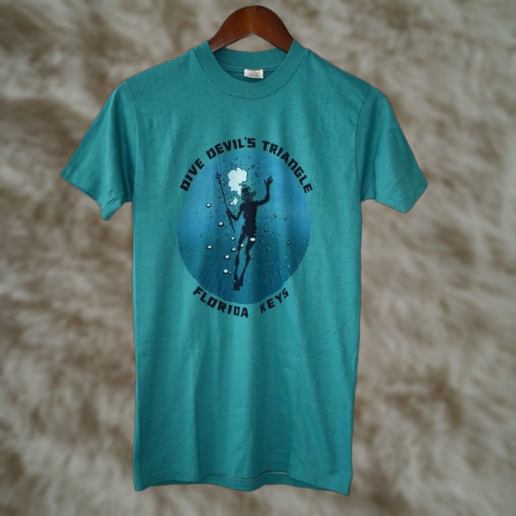 Triangl VINTAGE 80s Florida Keys Scuba Diver Bermuda Triangle T Shirt Fits XS USA Size US XS / EU 42 / 0 - 1 Thumbnail